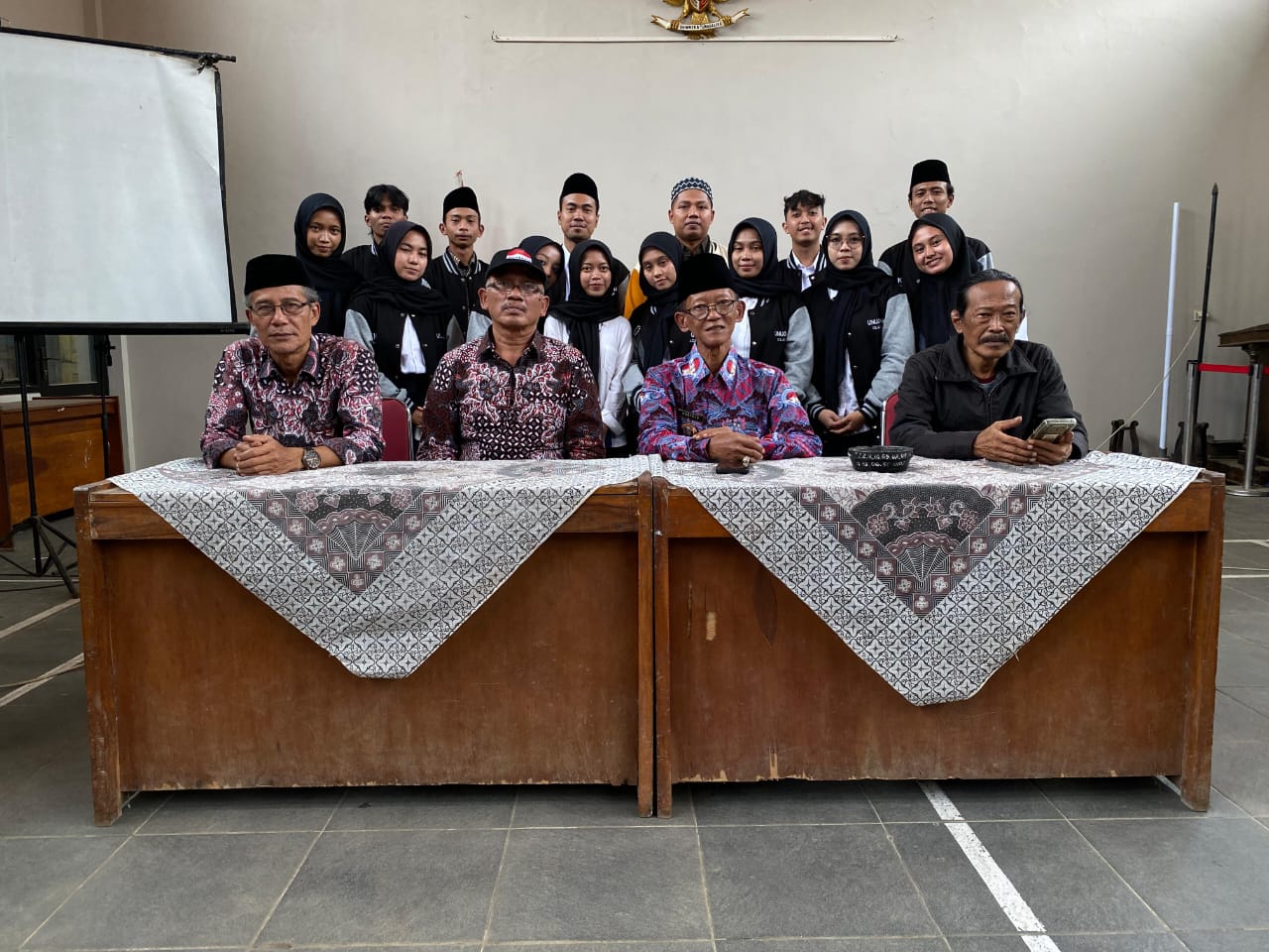 Penyambutan dan Penyerahan Mahasiswa KKN Kelompok 12 UNUGHA Cilacap
